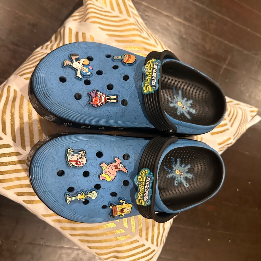 SpongeBob SquarePants Blue Slippers with Playful Charms